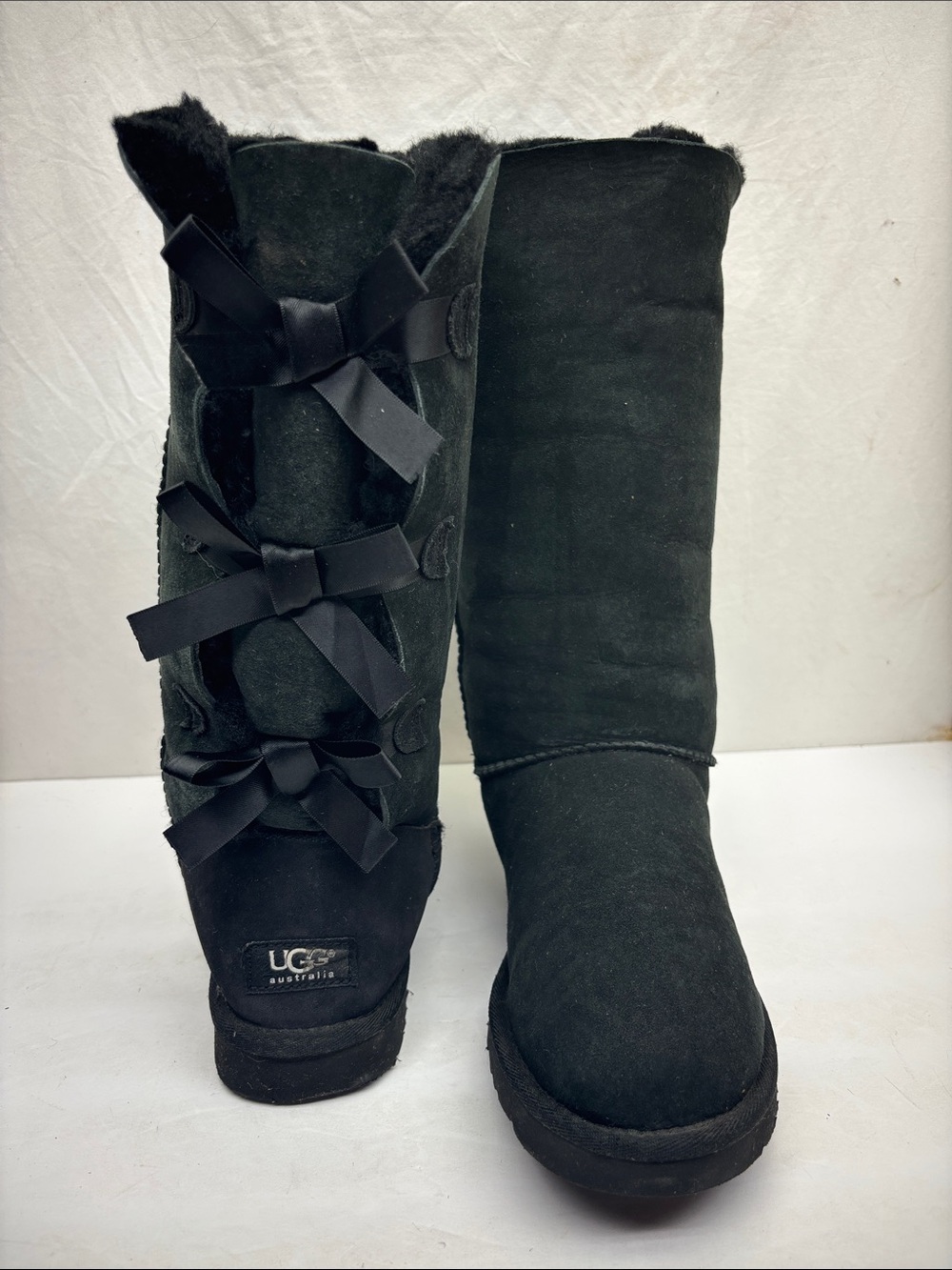 UGG Classic Tall Bow Back Suede Boots in Black, SZ 8, box 86